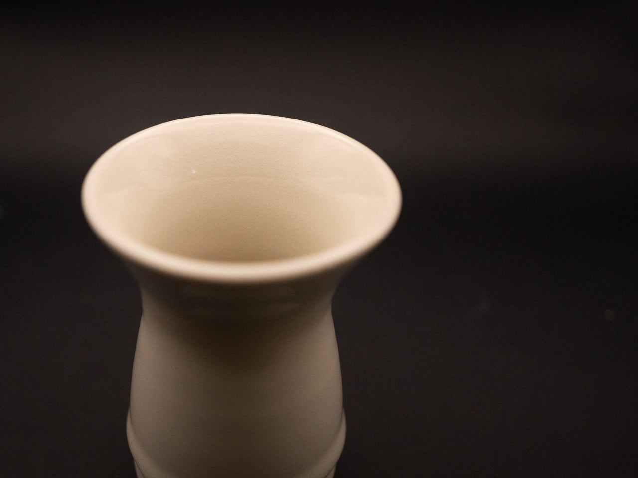 CURVED BUD VASE